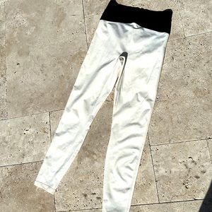 White leggings xs black cris cross.  le ord brand. Like new.